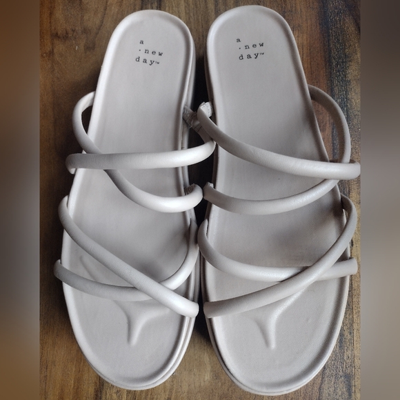 A New Day Beige Dory Slide Sandals Size 9.5 - Picture 2 of 5